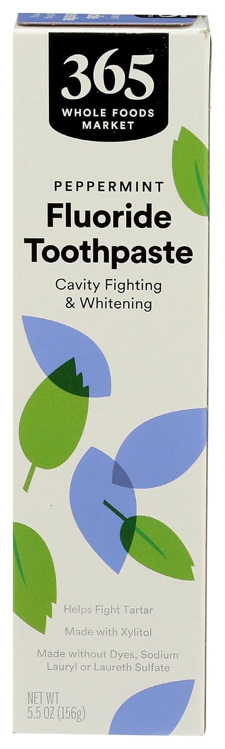 365 by Whole Foods Market, Fluoride Toothpaste, Cavity Fighting & Whitening, Peppermint Flavor, 5.5 Ounce